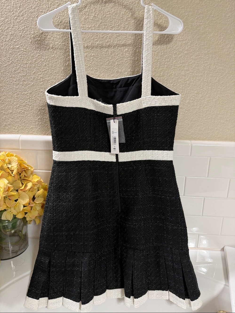 Alice + Olivia Black and White tweed Dress. NEW with Tags !! - Picture 3 of 8